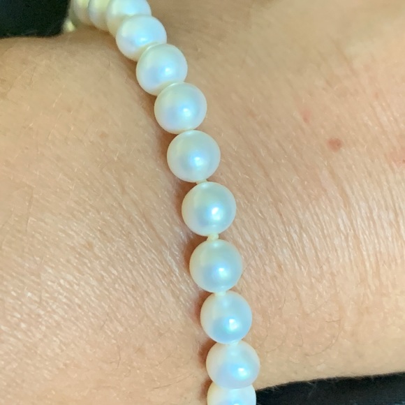 Vintage Cultured Pearls Hand Knotted Bracelet - Picture 4 of 8